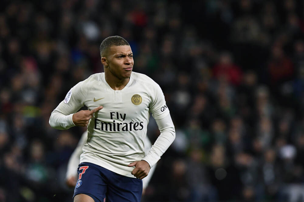 记者：皇马仍希望与维尼修斯续约，这是俱乐部明年目标之一